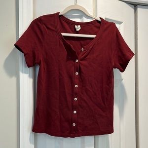 Kate Quinn button top